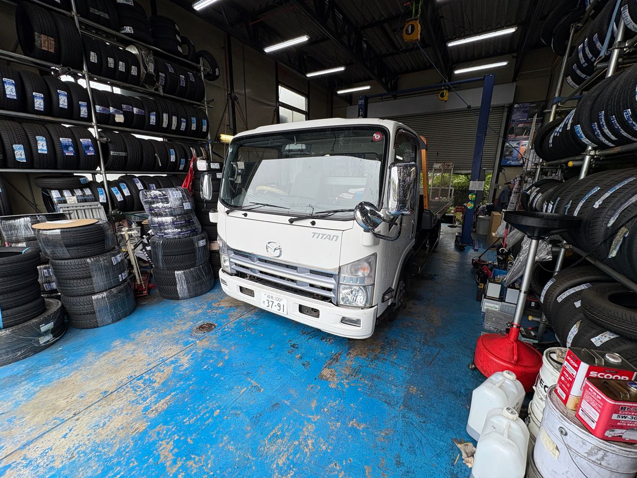 小田原グッドレッカーの自社整備工場3内部入り口です。
